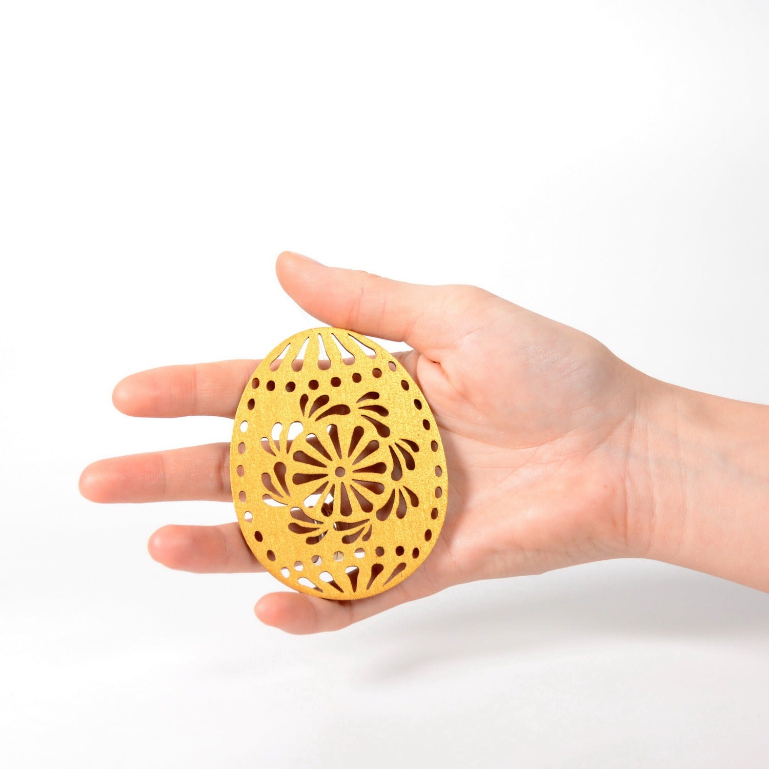 Pendant / magnet GOLD DAISY FROM RAIN