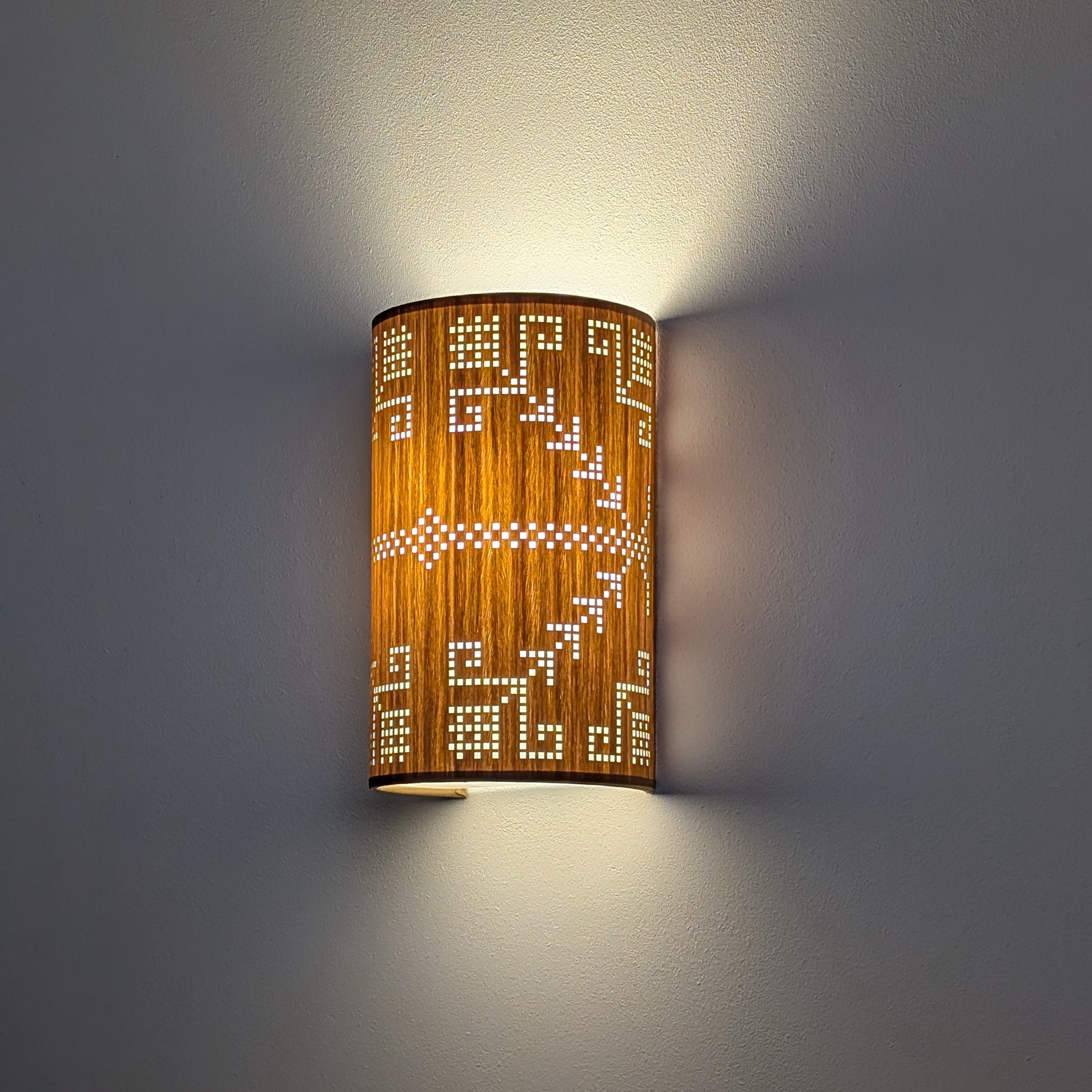 Sieninis šviestuvas ATSPINDYS (15x25)