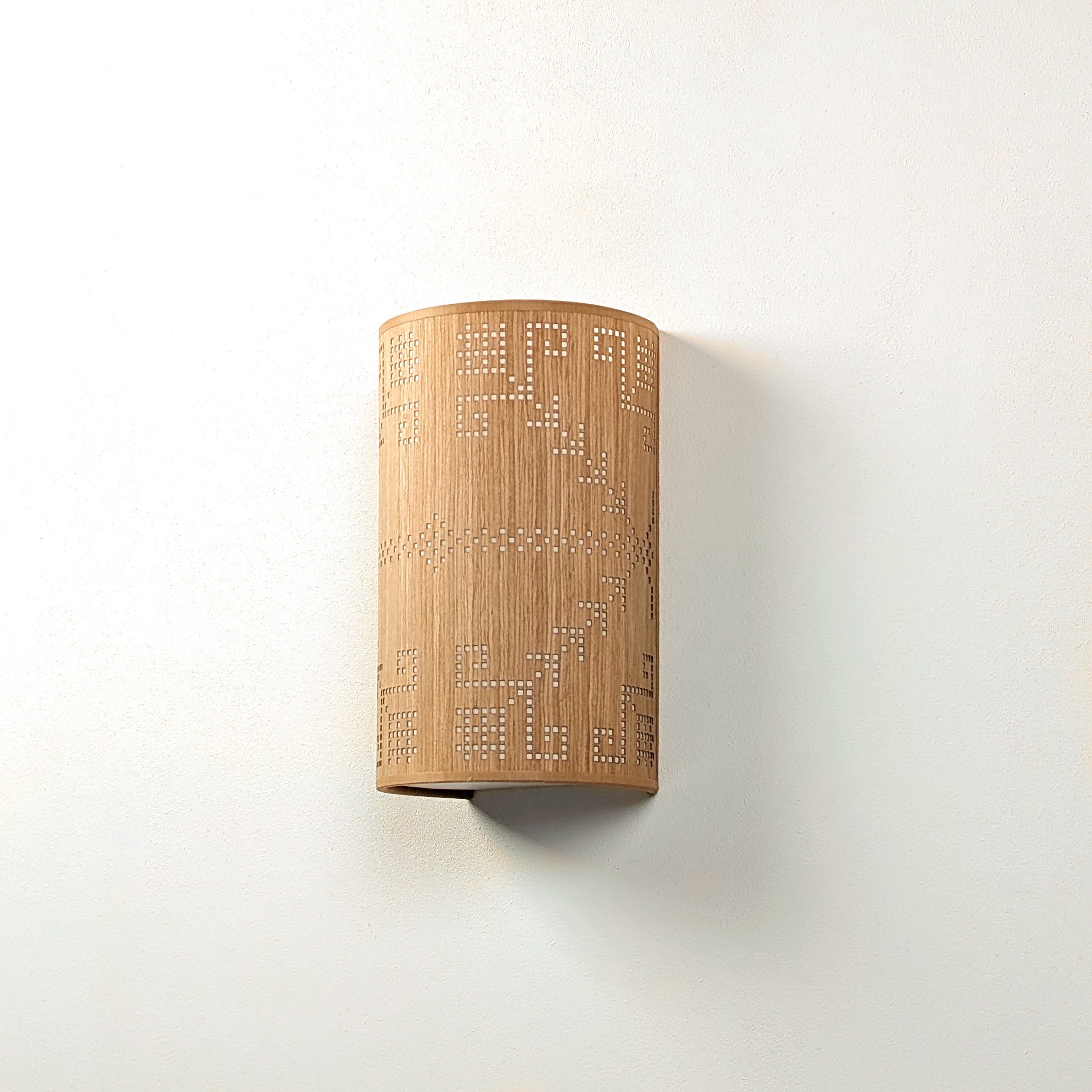 Sieninis šviestuvas ATSPINDYS (15x25)