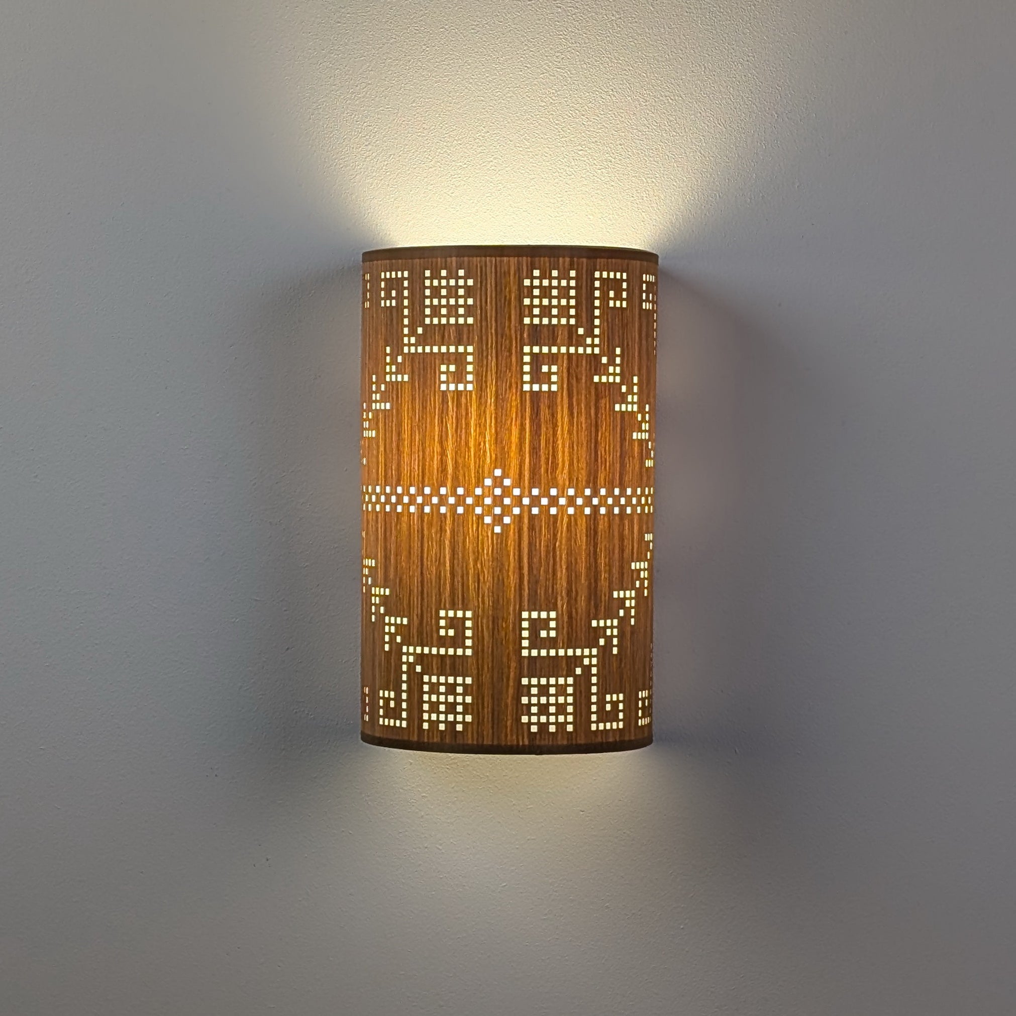 Sieninis šviestuvas ATSPINDYS (15x25)