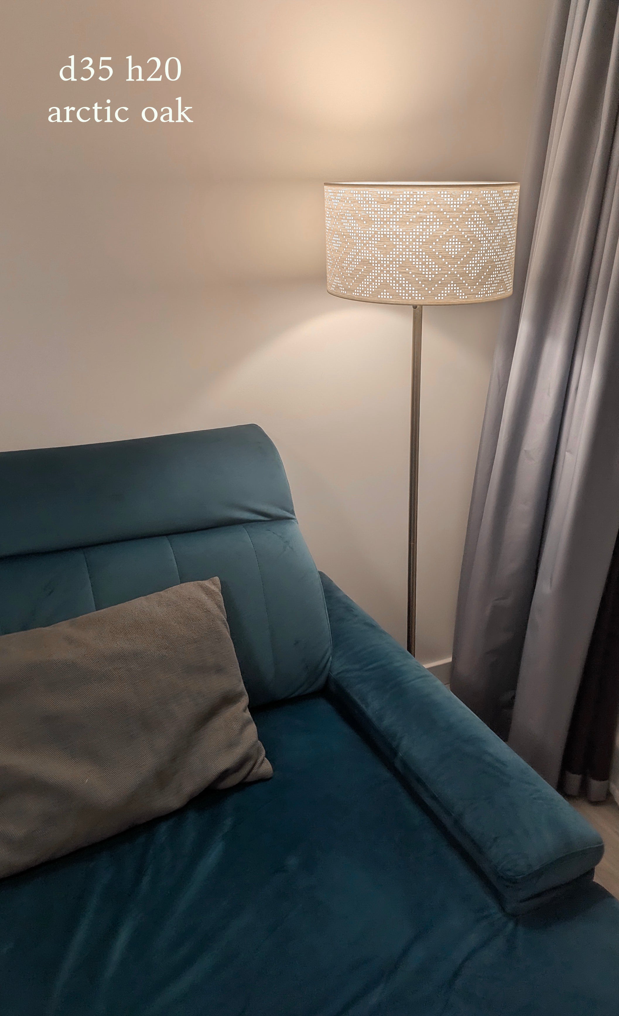 Pakabinamas šviestuvas AUGIMUI