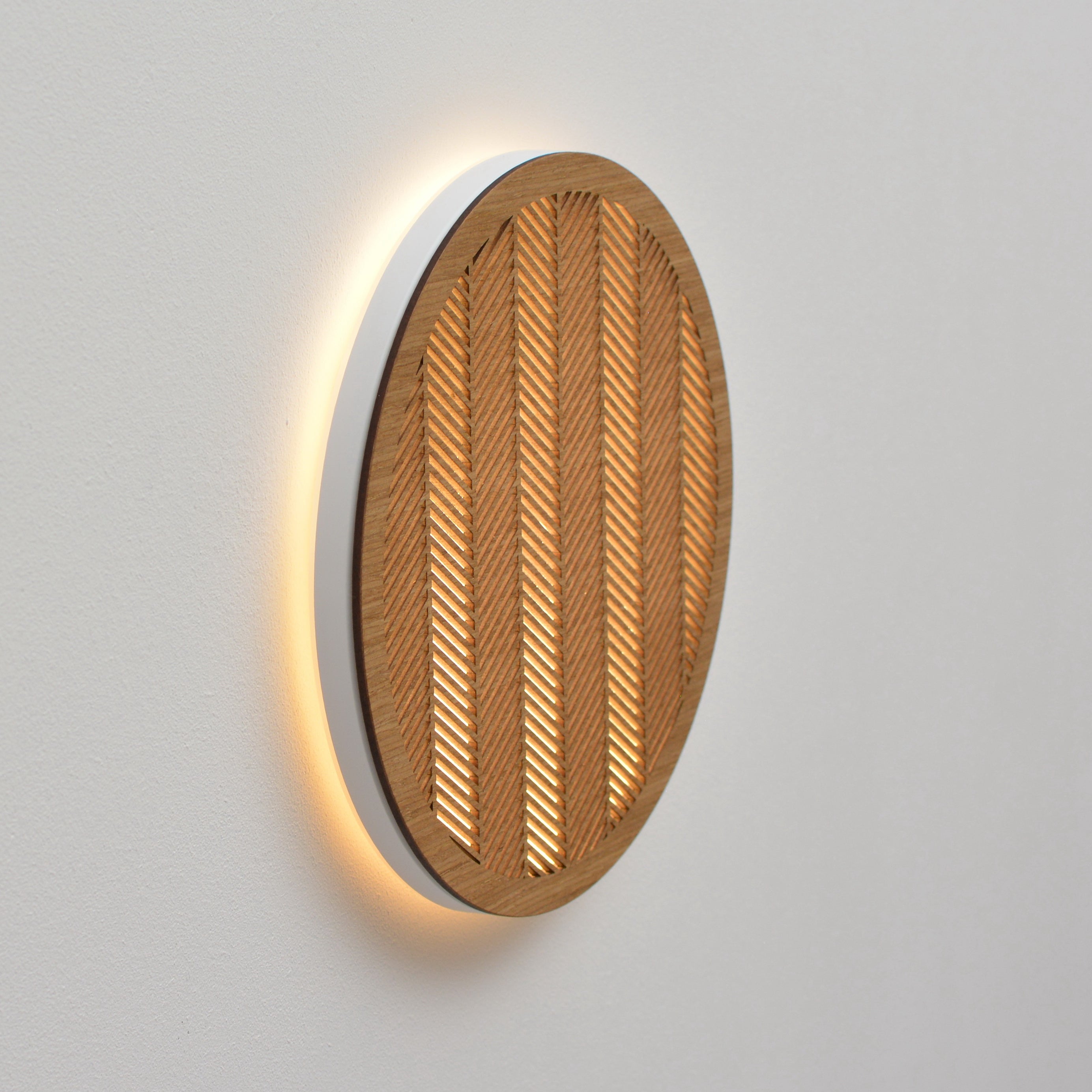 medinis sieninis LED šviestuvas EGLUTĖ apšviečia sieną