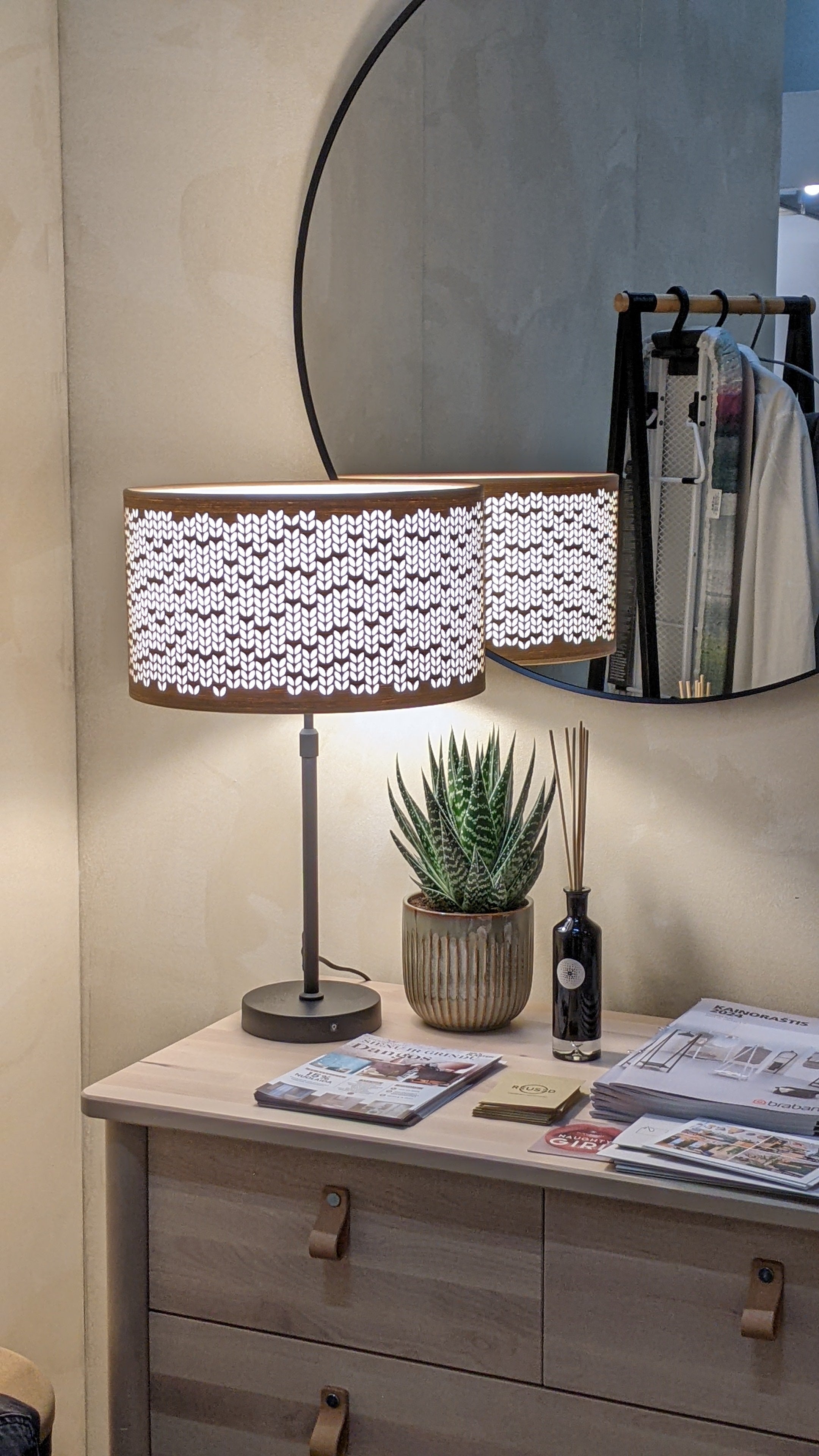 Stalinis šviestuvas LAPELIAI (E27)