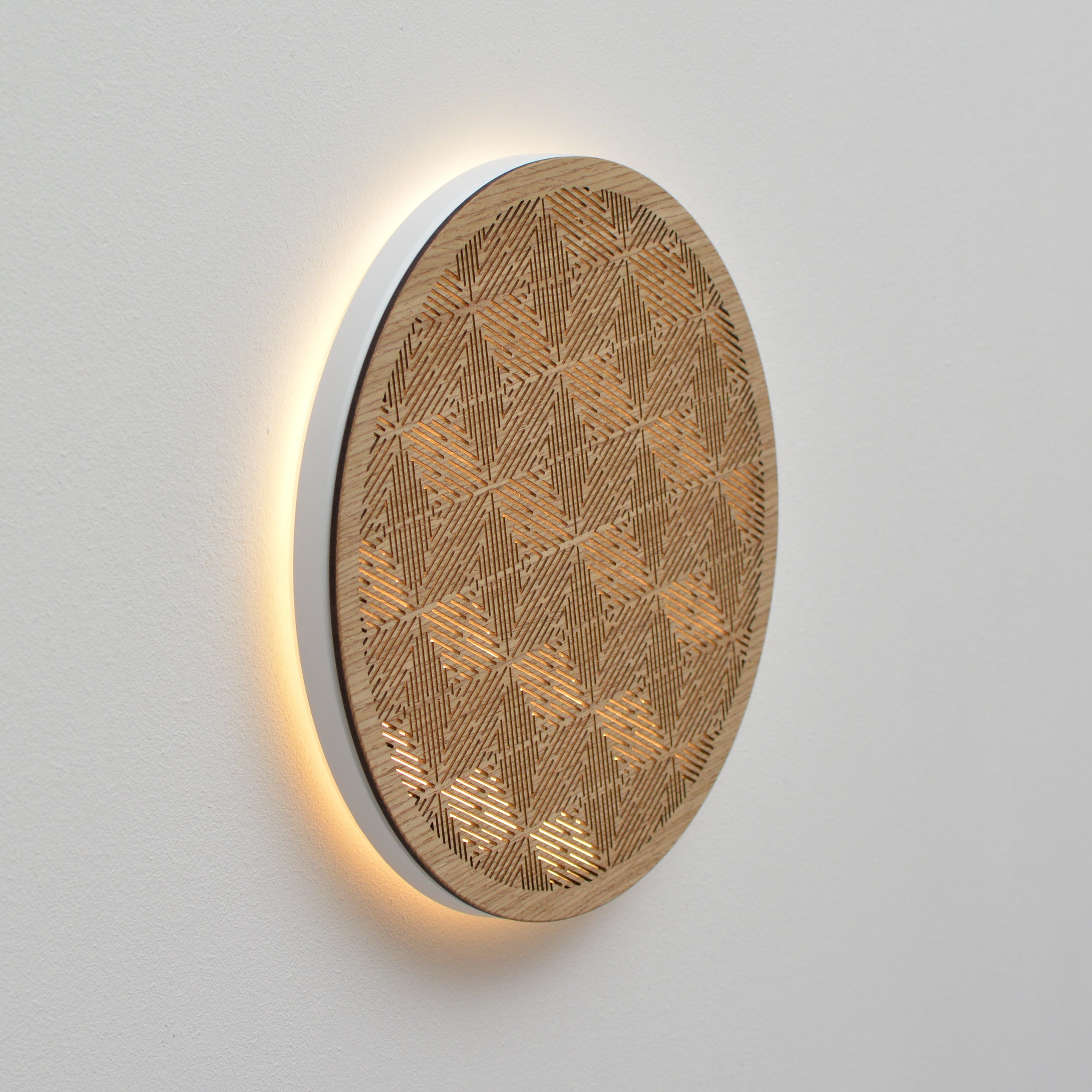 kintančio rašto sieninis LED šviestuvas Šešialapis žiūrint iš šono