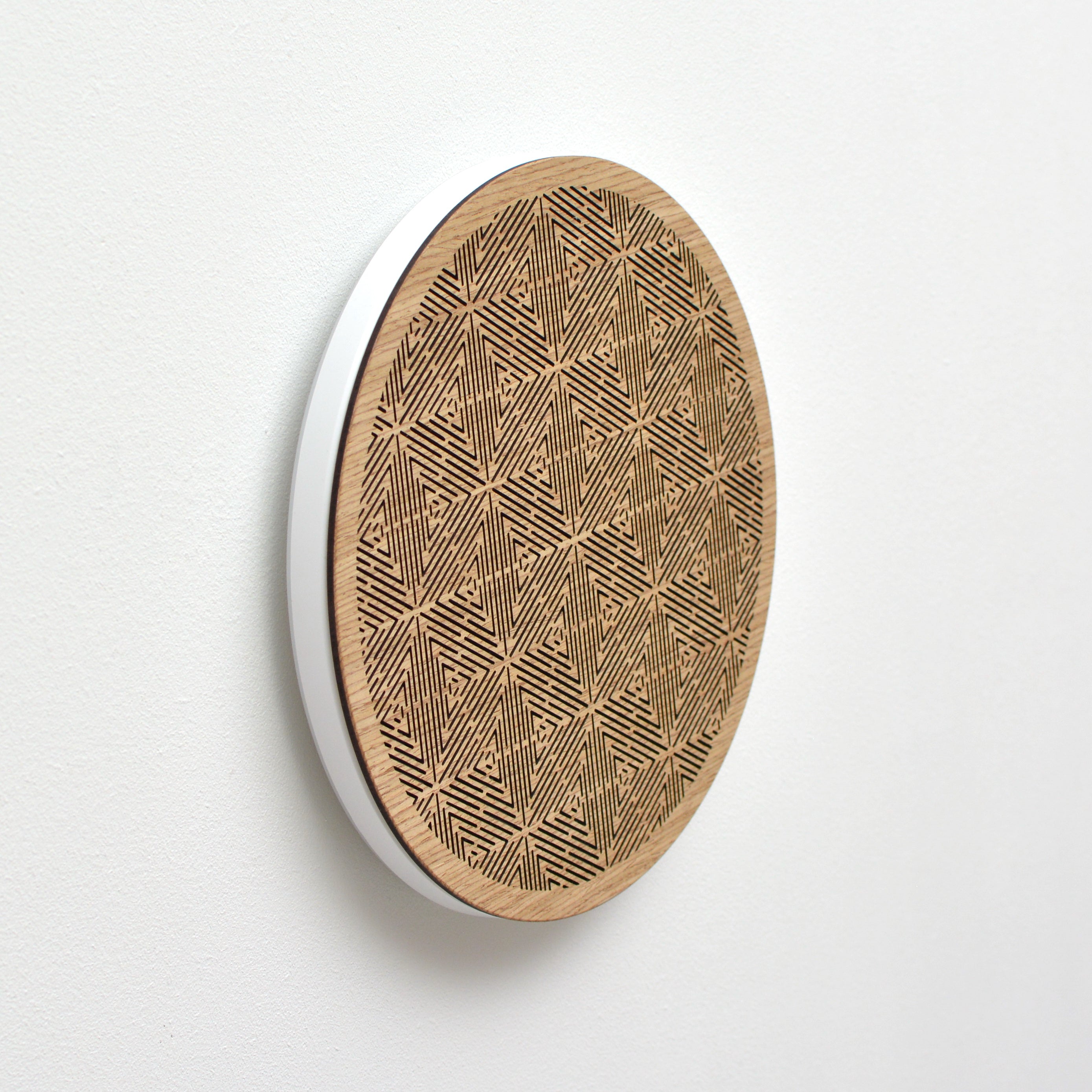 geometrinio kintančio rašto LED šviestuvas Šešialapis vaizdas iš šono