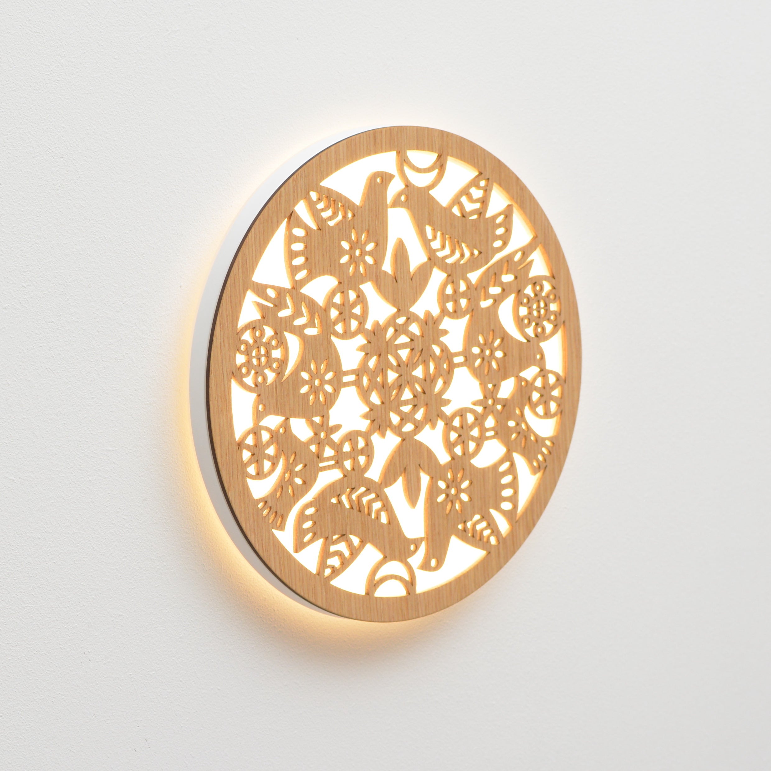 sieninis medinis LED šviestuvas su paukščių ornamentu