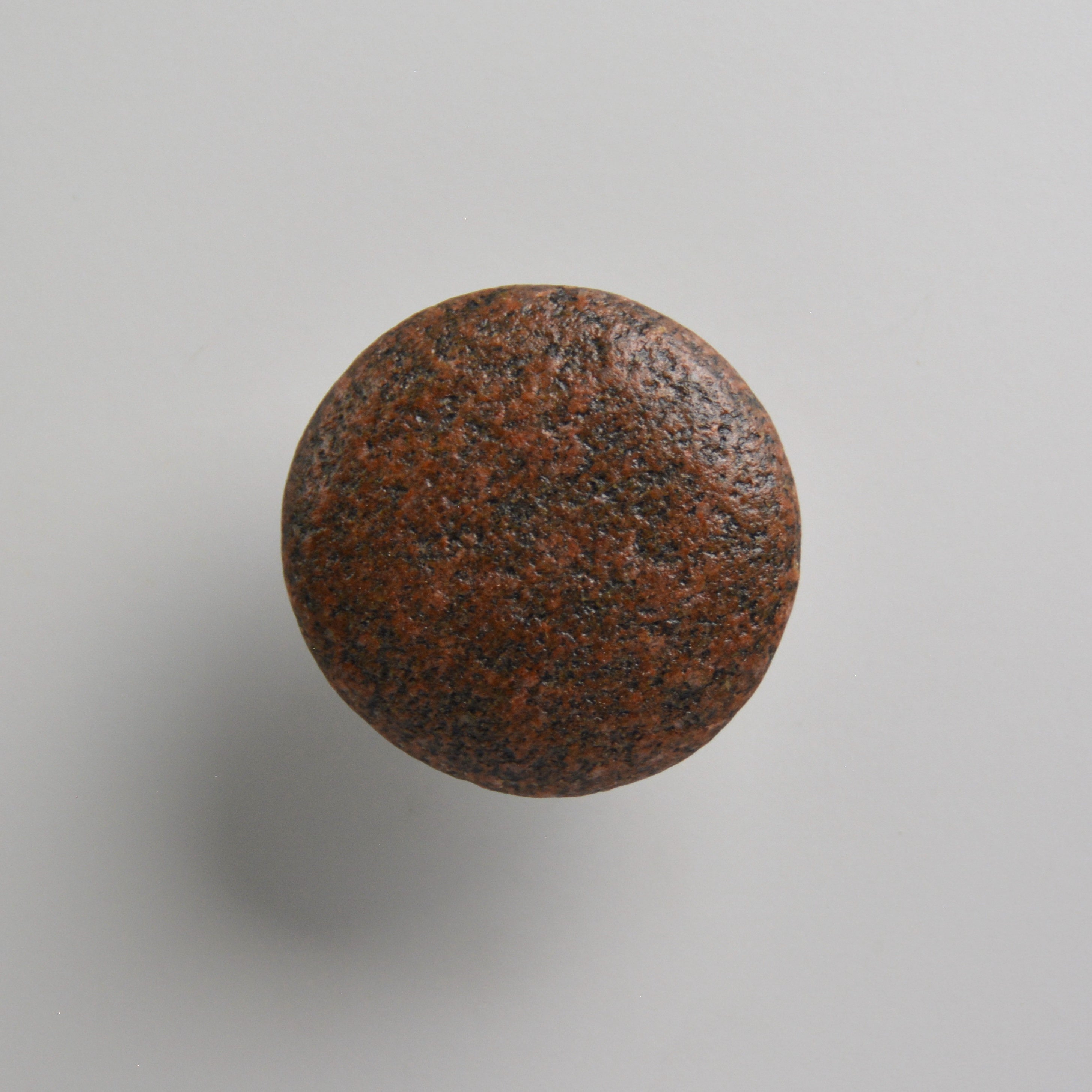 Pebble knob / hook RED GRAINY DARK - round