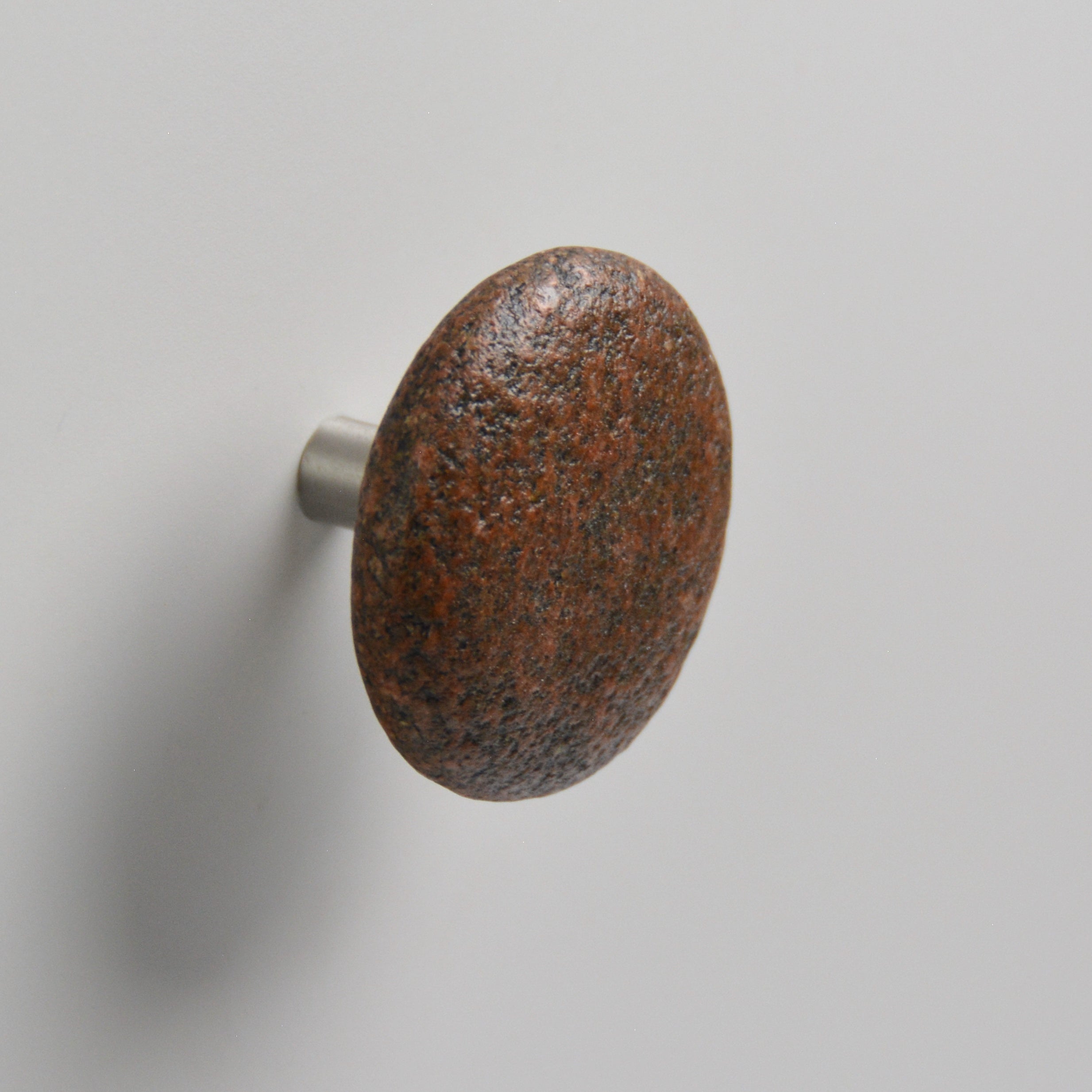 Pebble knob / hook RED GRAINY DARK - round
