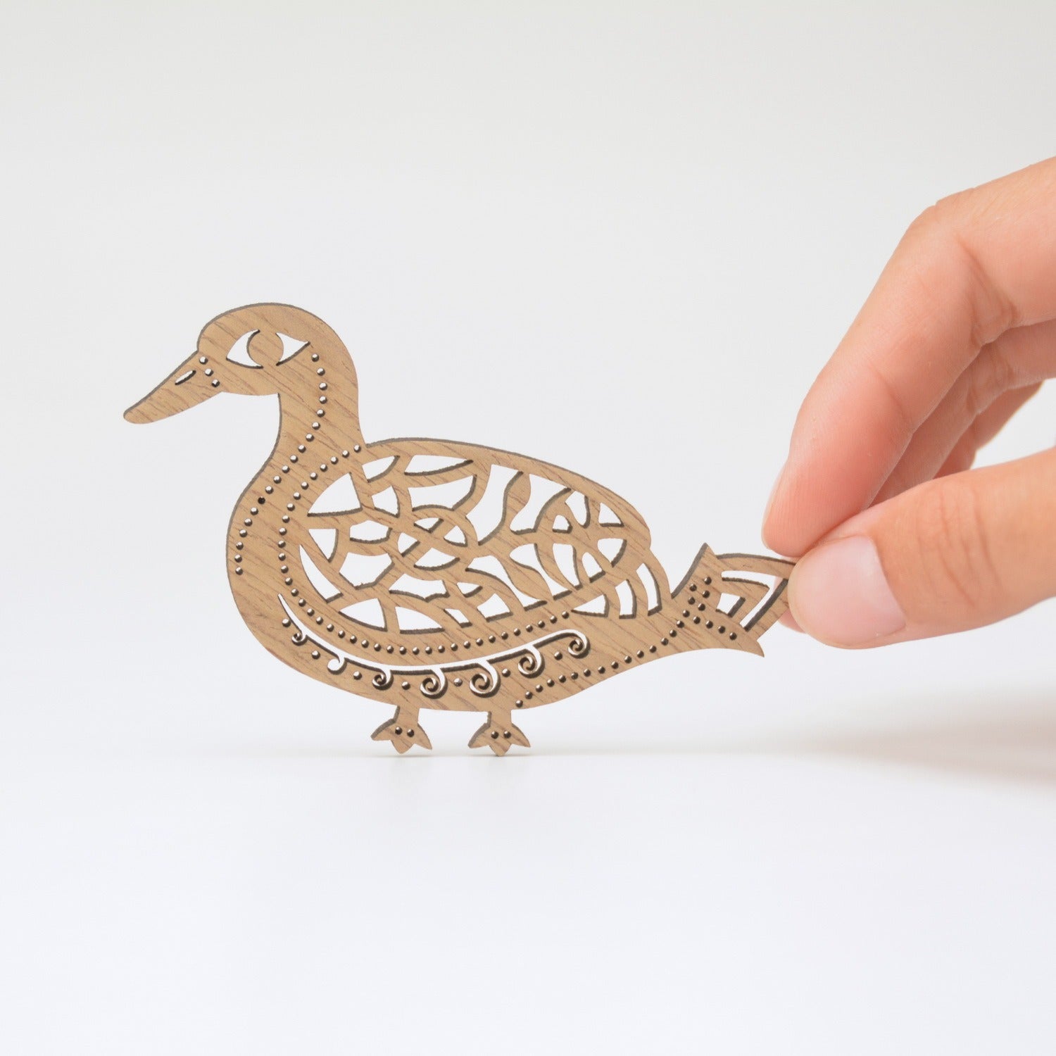 Pendant / magnet DUCK PLACES THE EGG OF THE UNIVERSE