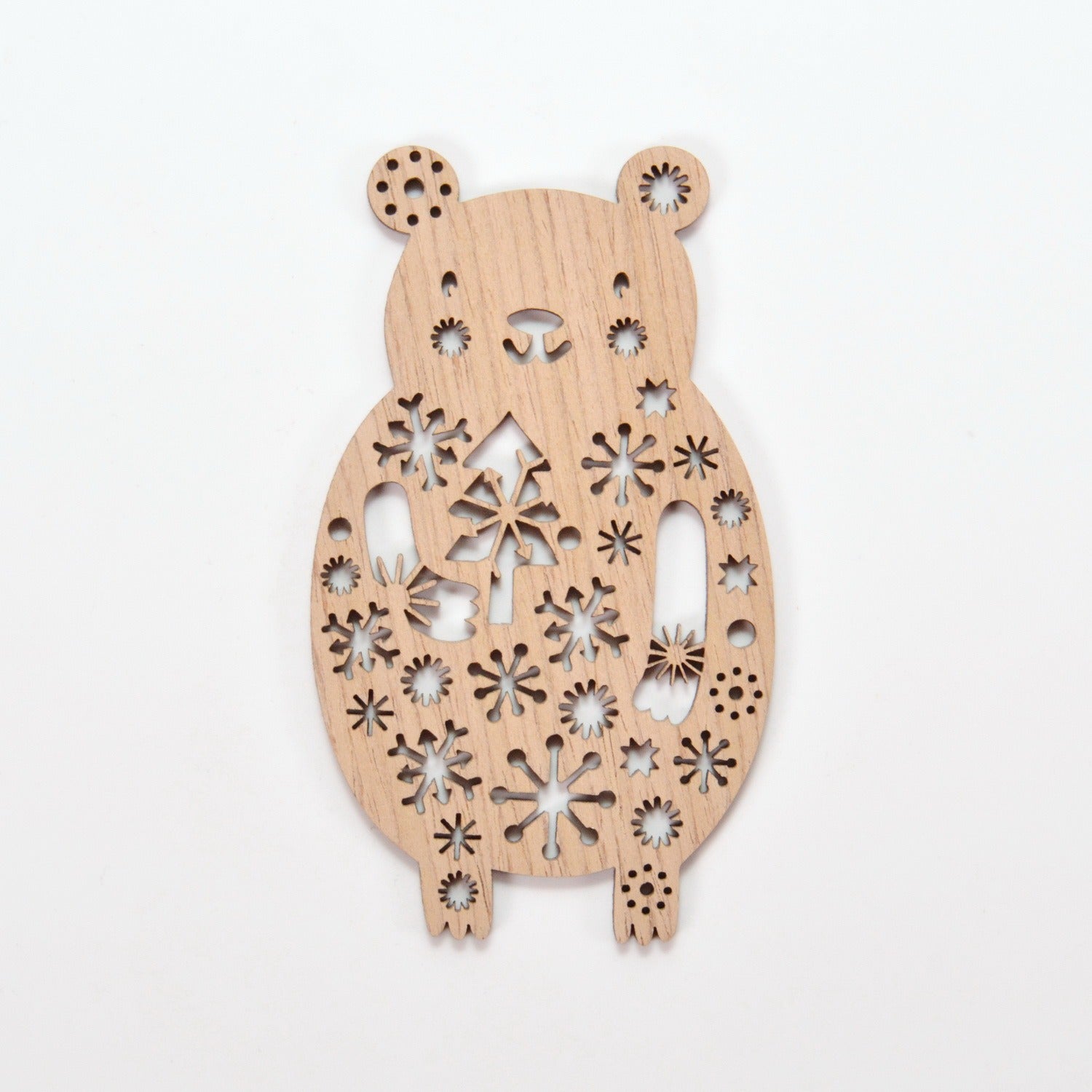 Pendant / magnet BEAR WITH A BELLY FULL OF SNOWFLAKES