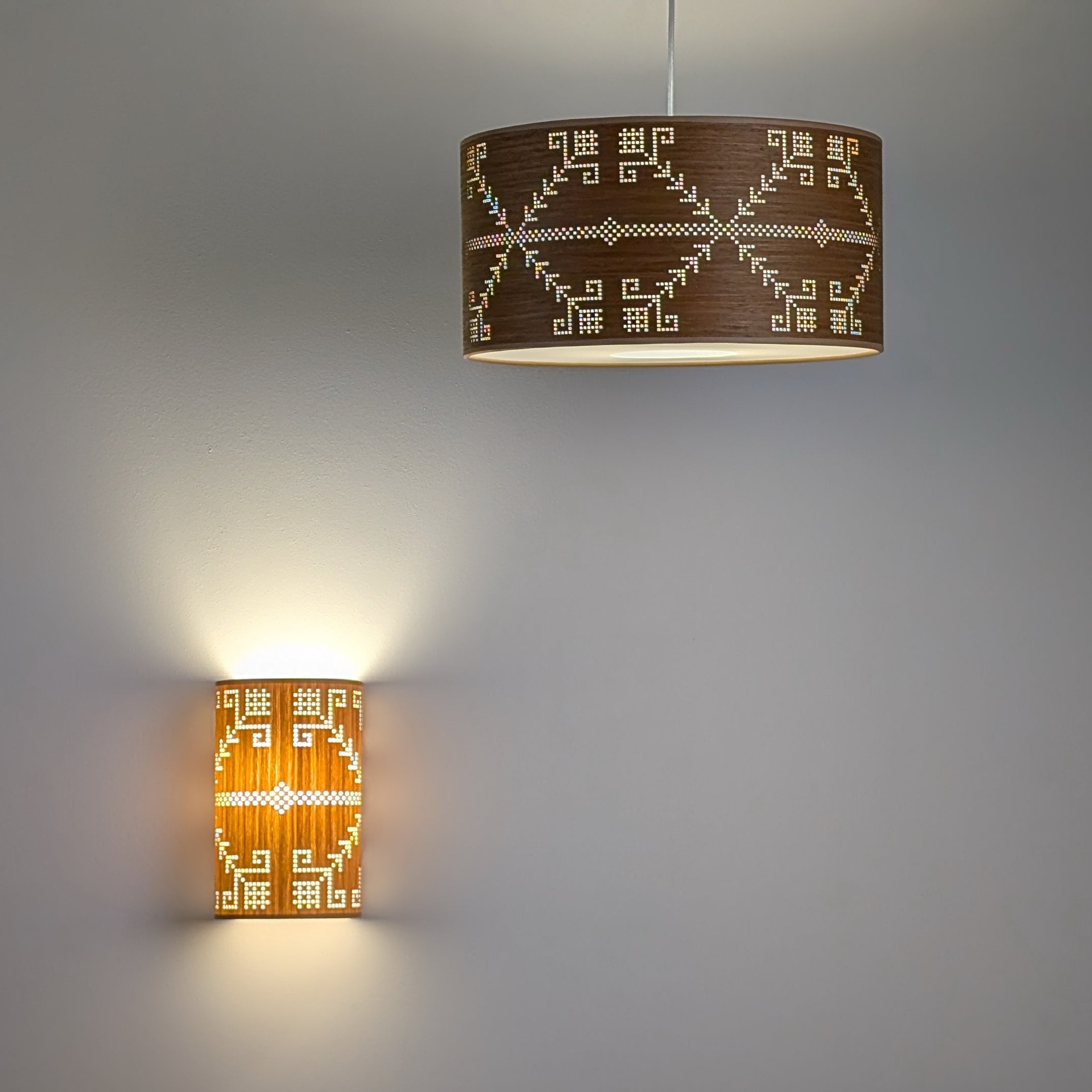 Sieninis šviestuvas ATSPINDYS (15x25)