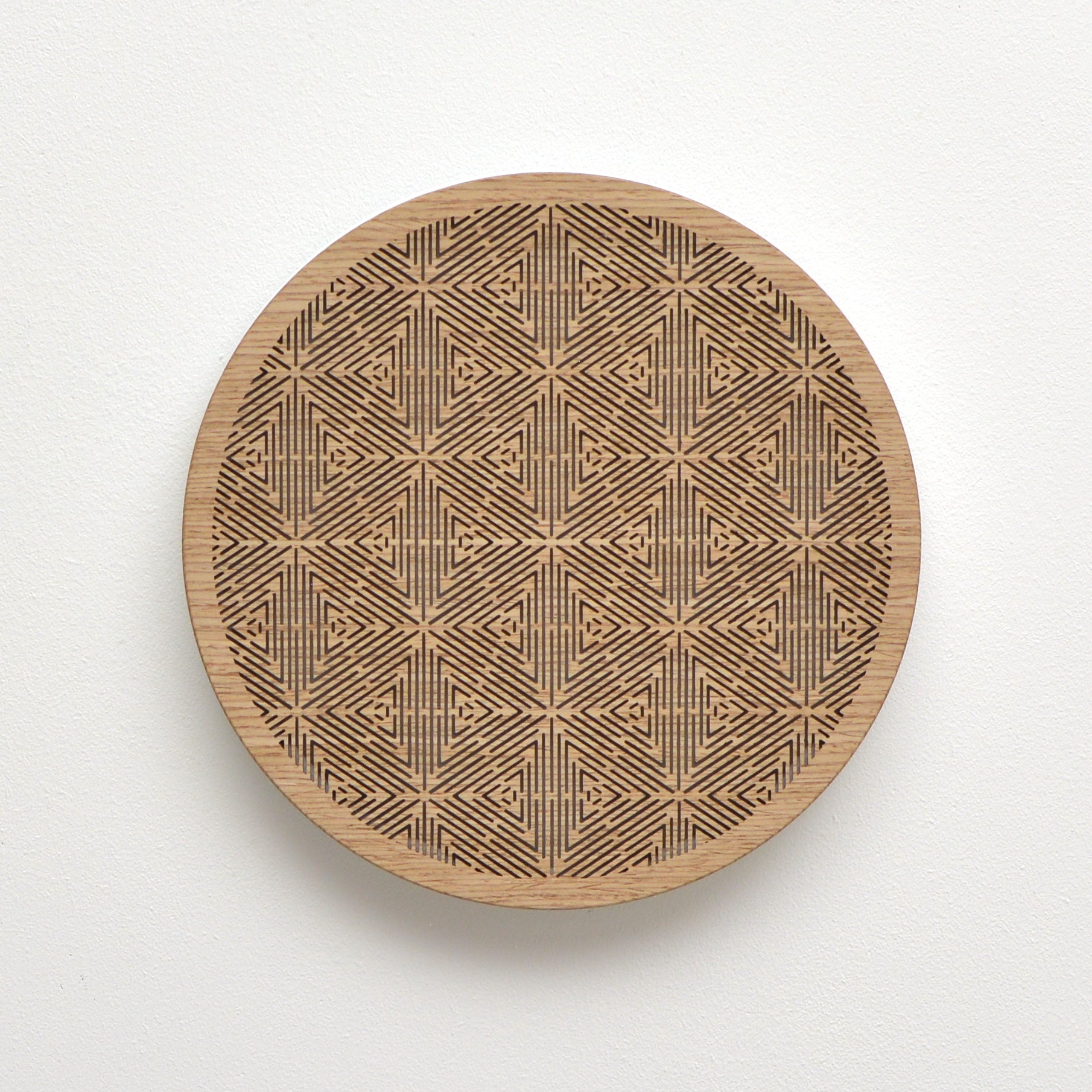 medinis kintančio vaizdo LED šviestuvas Šešialapis žiūrint iš priekio išjungtas