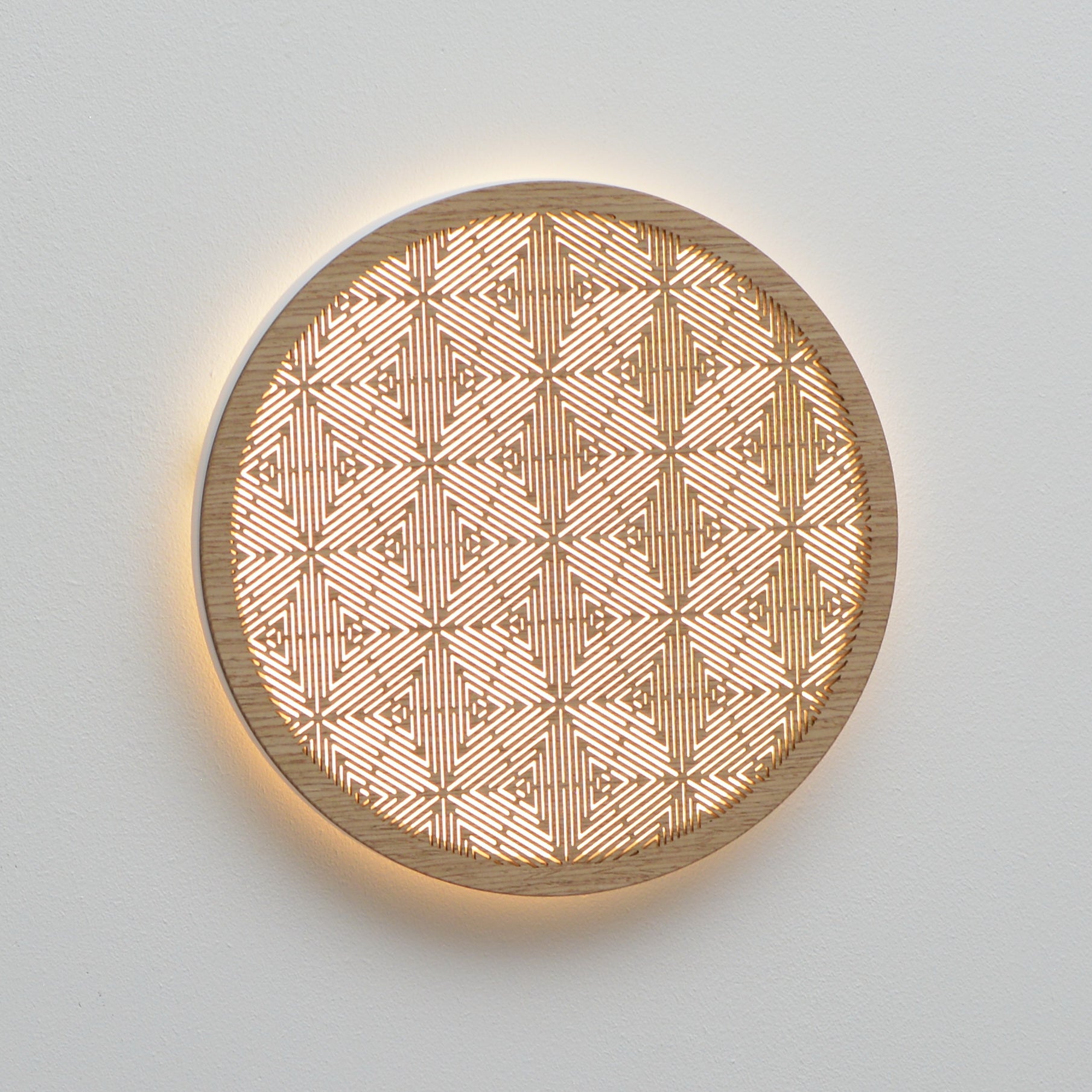 apvalus kintančio rašto LED šviestuvas Šešialapis žiūrint kitu kampu