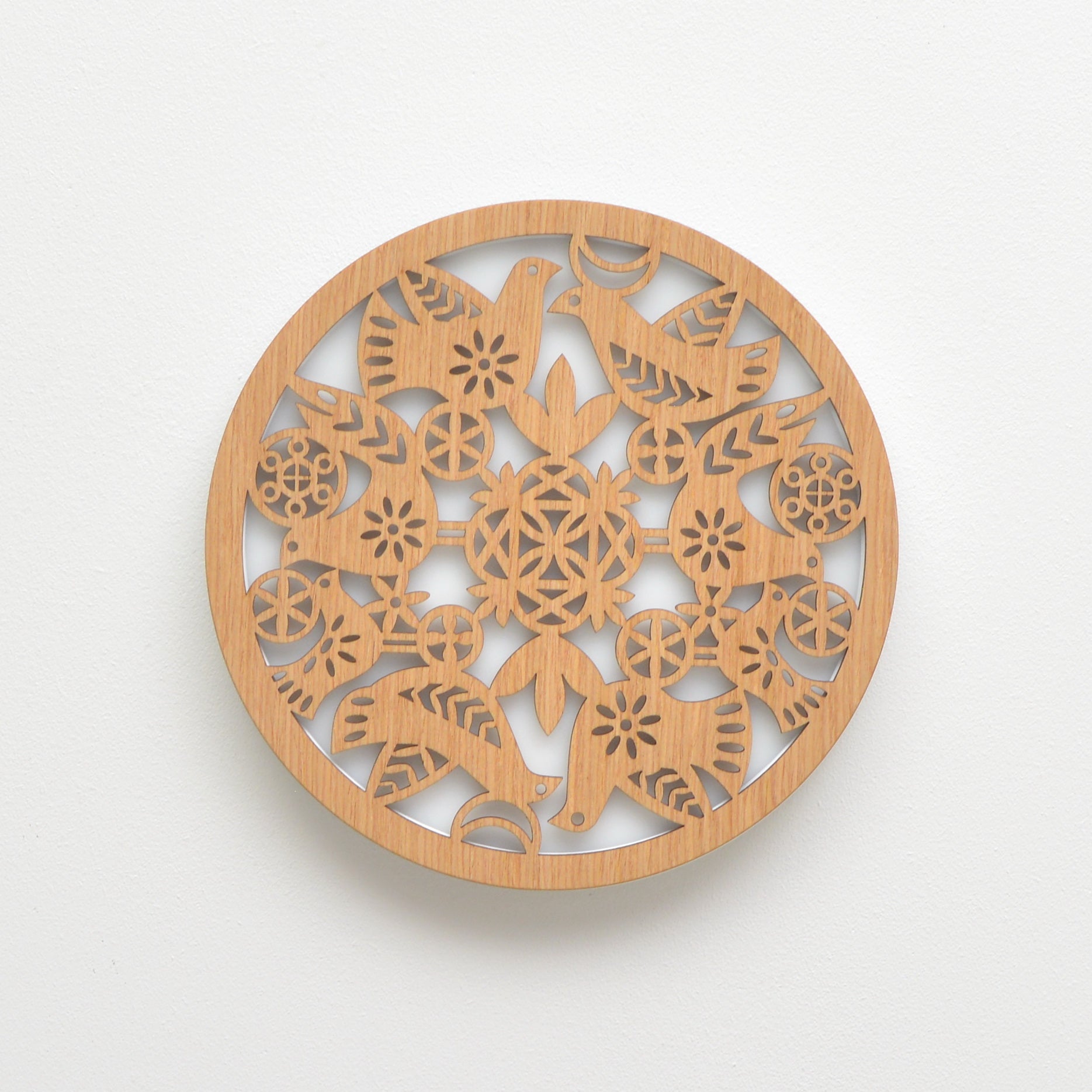 medinis lubinis šviestuvas su paukščiais