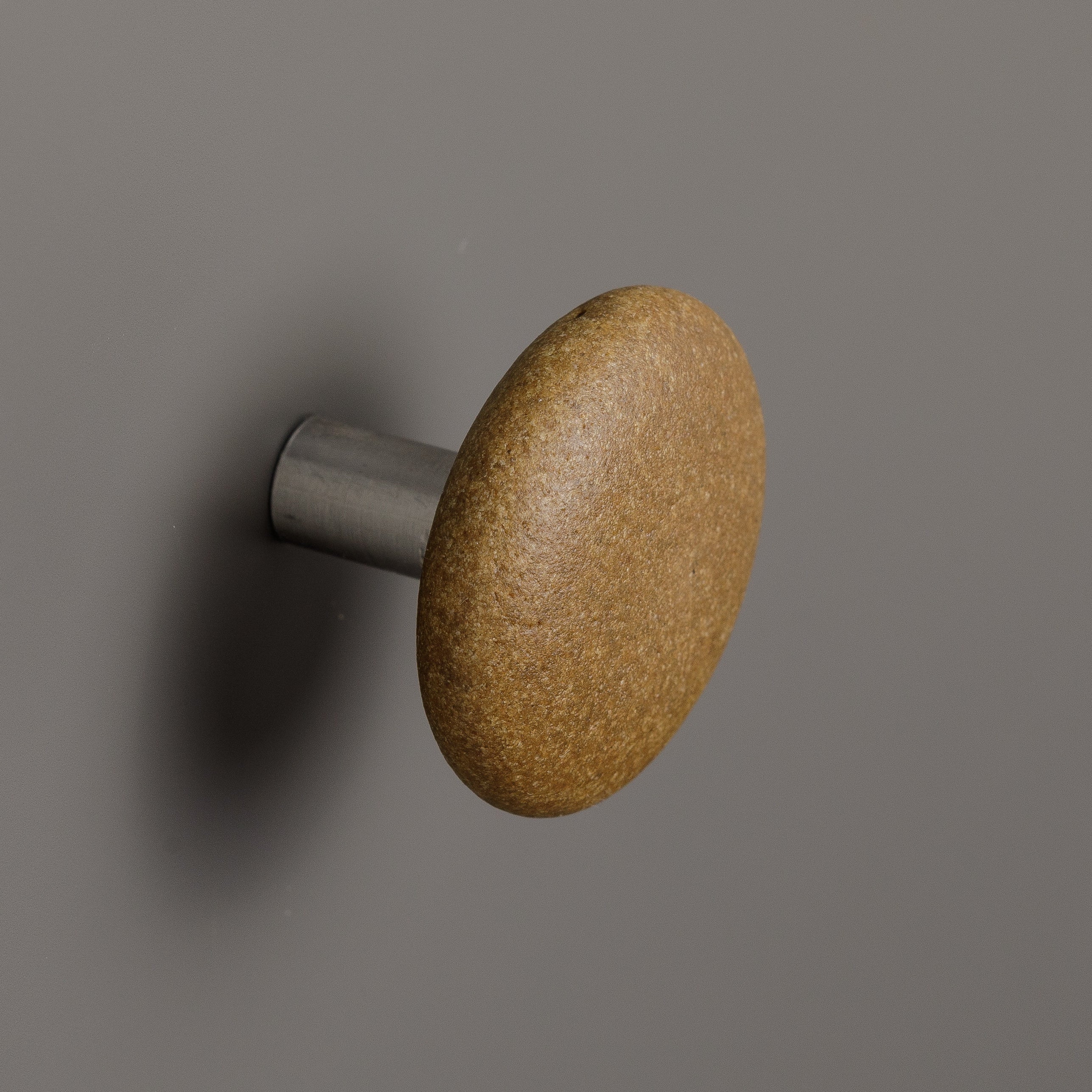 Stone knob/hanger CHAKI - round