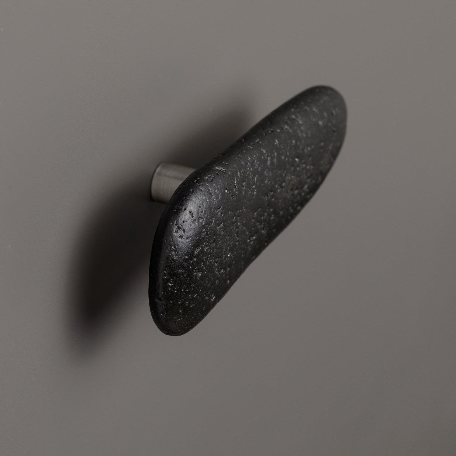 Pebble knob / hook BLACK - free form